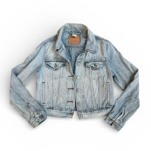 Levi’s Cropped Denim Jacket Small | Classic Light Wash Jean Jacket